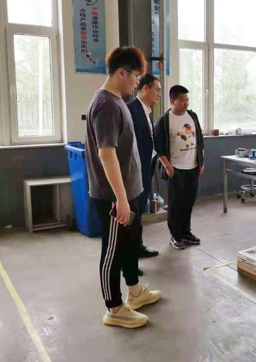 热烈欢迎上海电气客户到访宜顺交流新一代集电环产品技术